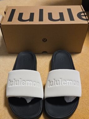 Lululemon Women's Restfeel Slide Size 8
